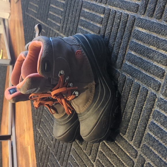 The North Face waterproof kids lined hiking boots - Picture 7 of 8